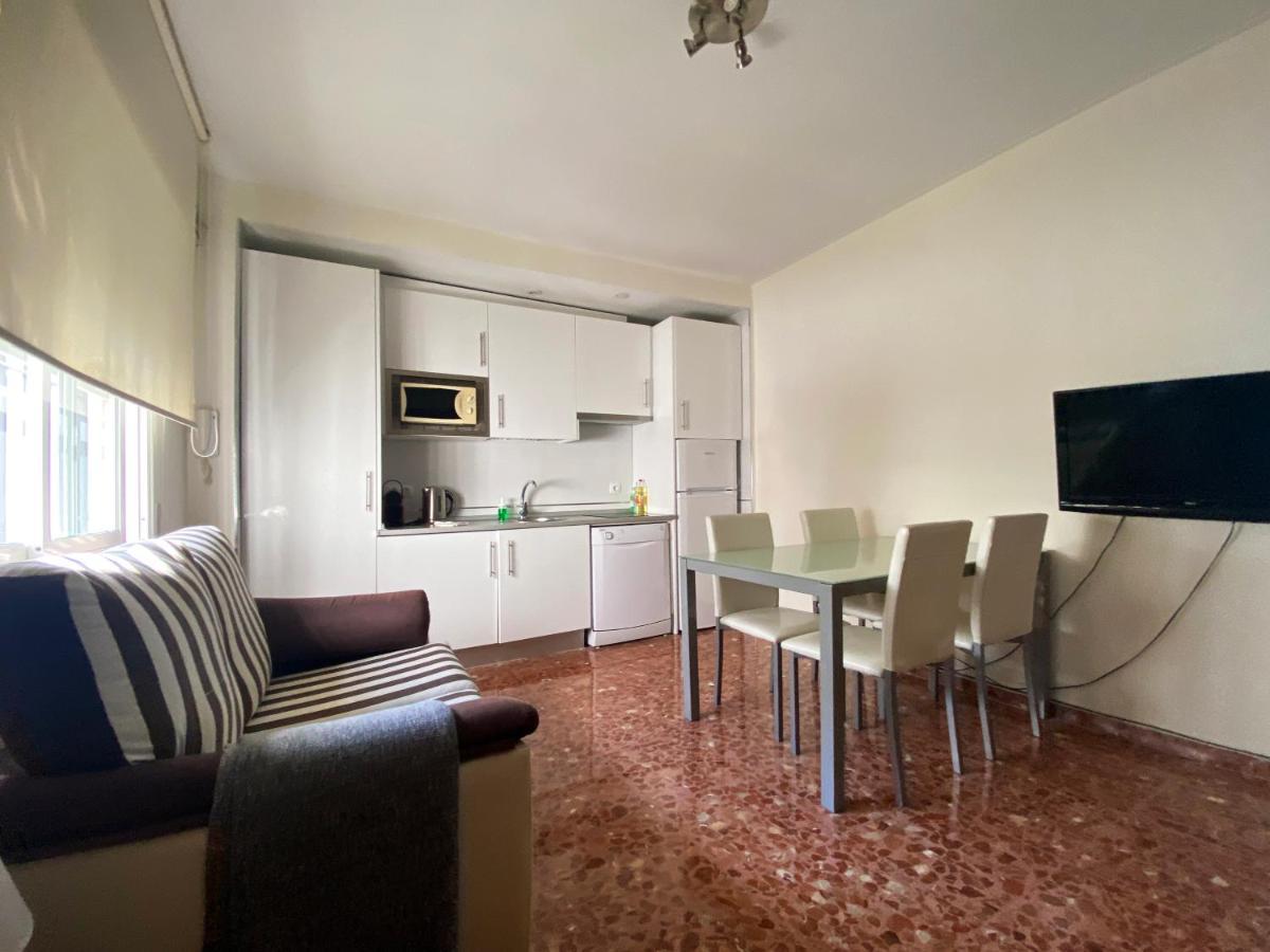 Apartment Wall Center - Aloha Sevilla Luaran gambar