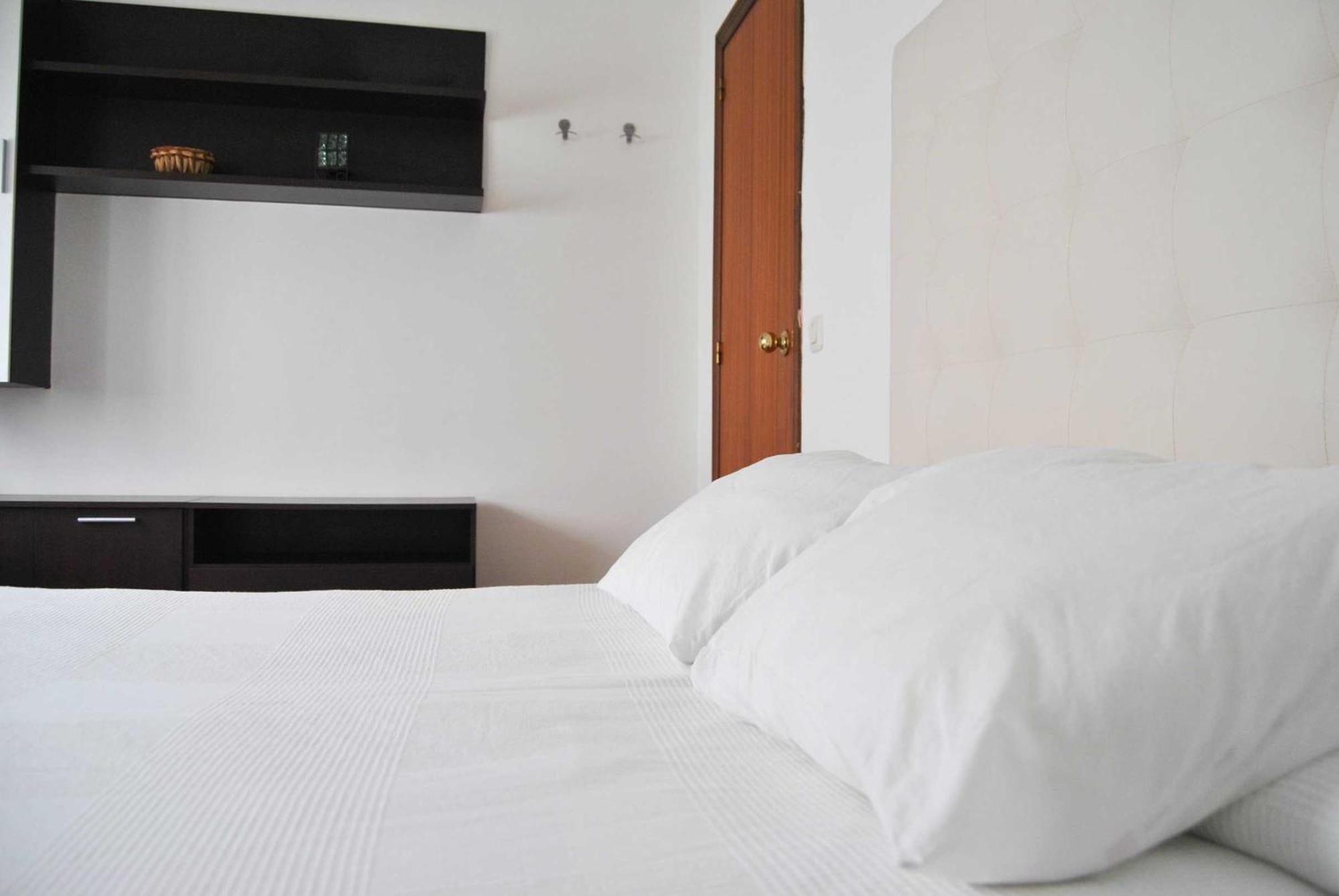 Apartment Wall Center - Aloha Sevilla Luaran gambar