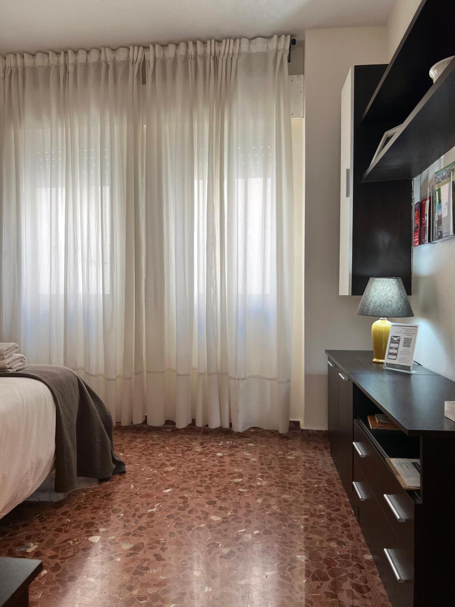 Apartment Wall Center - Aloha Sevilla Luaran gambar