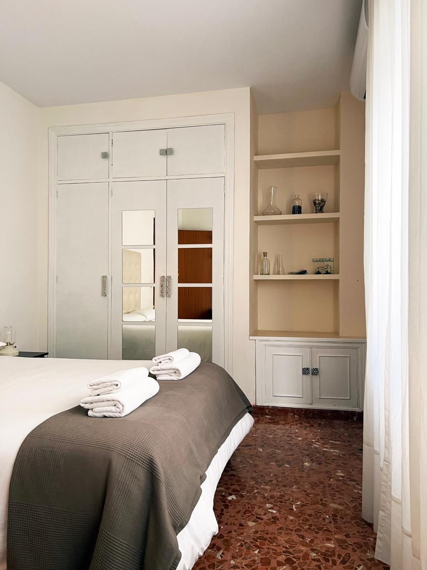 Apartment Wall Center - Aloha Sevilla Luaran gambar